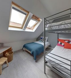 Chambre pour famille nombreuse avec lits superposés