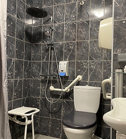 Salle de bain privée pour PMR